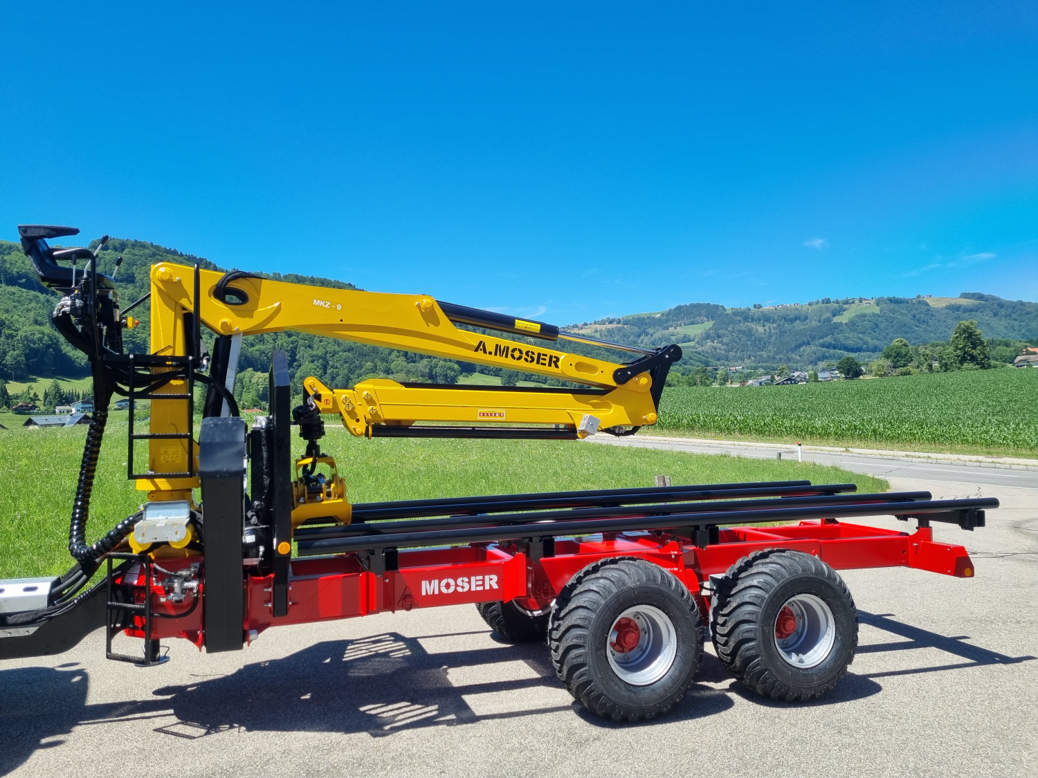 Lagermaschine Lenkdeichselanhänger MHD-14 mit Kran MKZ-9 zum Sonderpreis im Abverkauf! -40% Generationswechsel A.Moser Aktionen siehe Landwirt oder kontaktieren Sie uns per Telefon unter 07612 87024