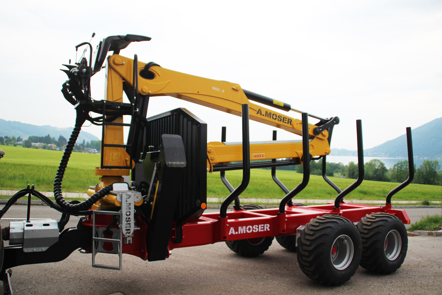 Lagermaschine Lenkdeichselanhänger MHD-14 mit Kran MKZ-9 zum Sonderpreis im Abverkauf! -40% Generationswechsel A.Moser Aktionen siehe Landwirt oder kontaktieren Sie uns per Telefon unter 07612 87024